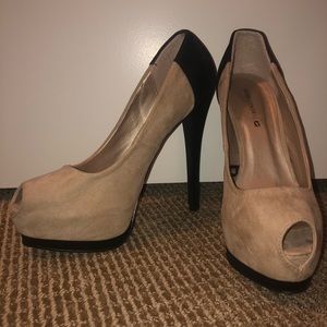 ❌SOLD❌ Tan and black heels